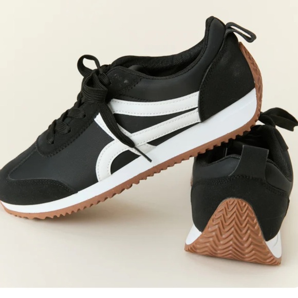Excellent condition black sneakers - Picture 1 of 6